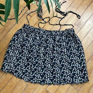 NWT daisy floral pattern tie strap Elan crop top size M